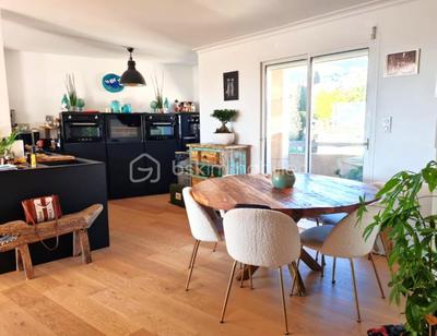 Appartement - 125 m² - 4 pièces