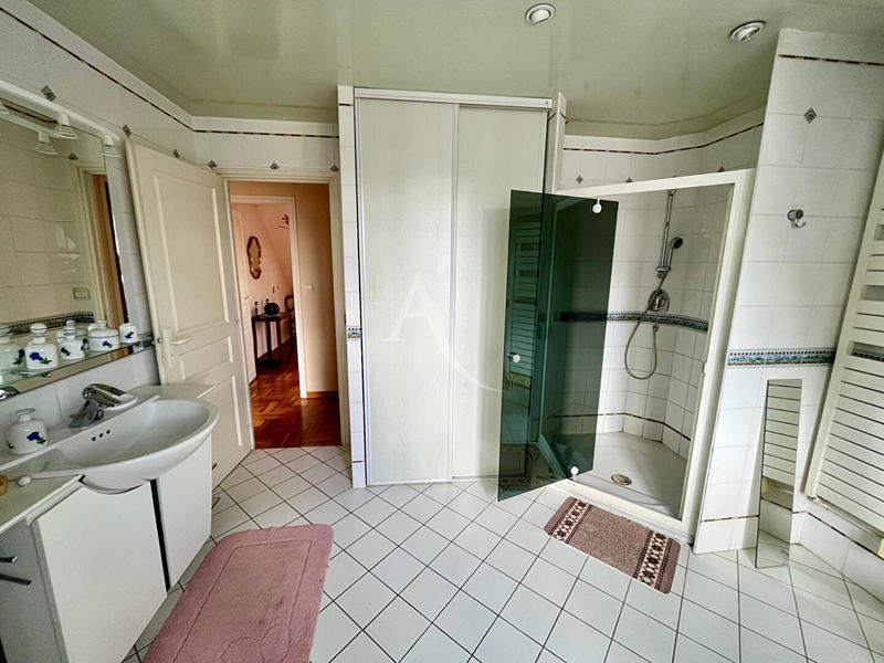 Appartement - 180 m² - 5 pièces