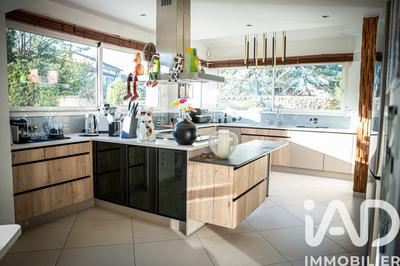 Maison - 332 m² - 6 pièces