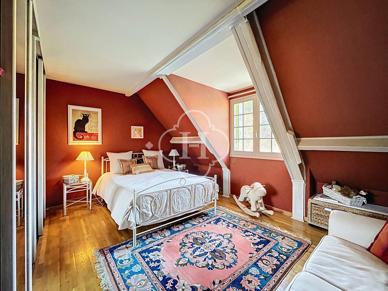 Maison traditionnelle - 185 m² - 8 pièces