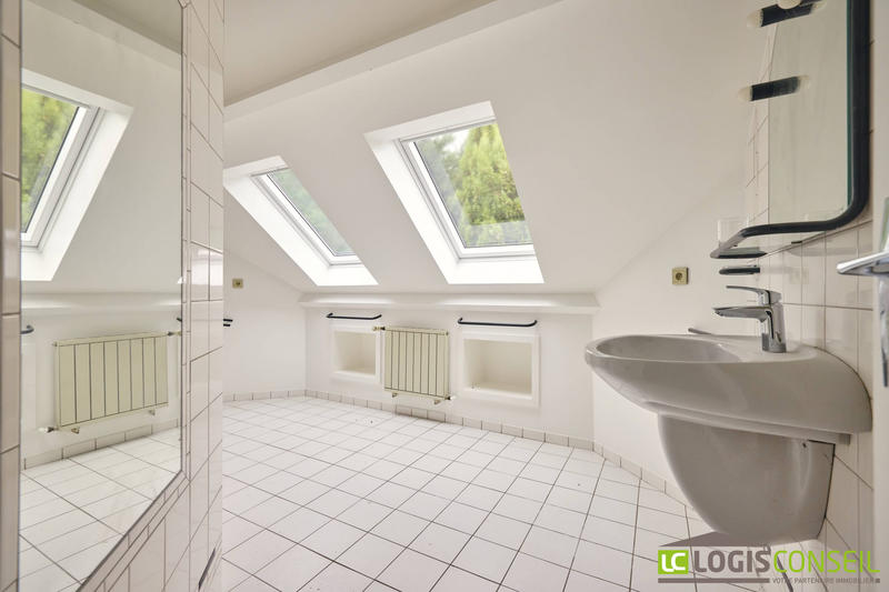 Maison contemporaine - 201 m² - 9 pièces