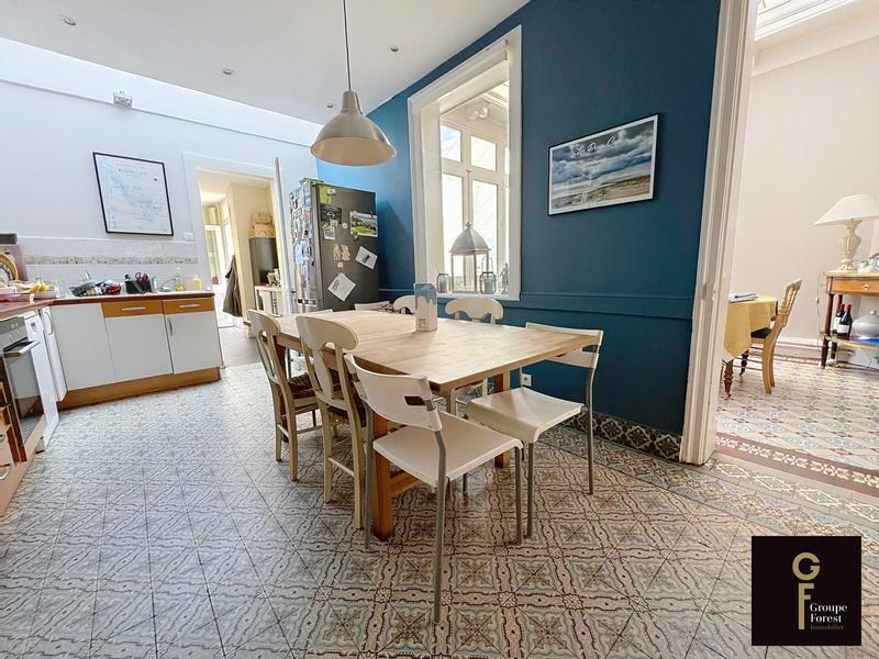 Maison - 255 m² - 9 pièces