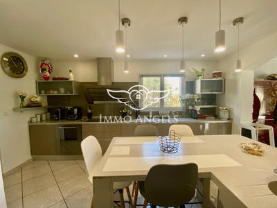 Maison traditionnelle - 165 m² - 7 pièces