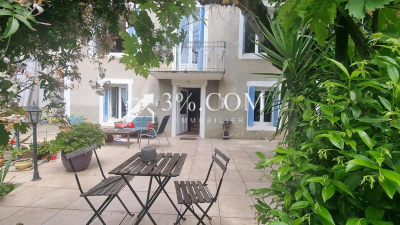 Maison - 240 m² - 8 pièces