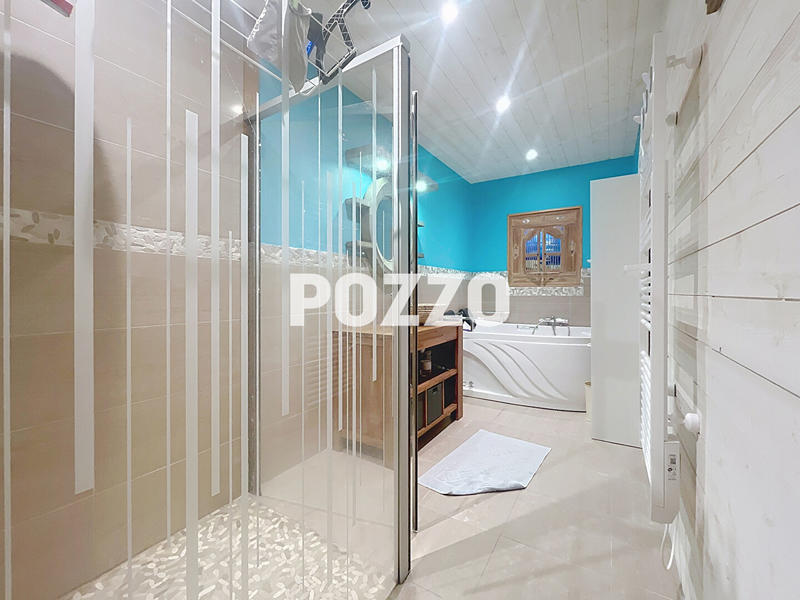 Maison - 202 m² - 7 pièces