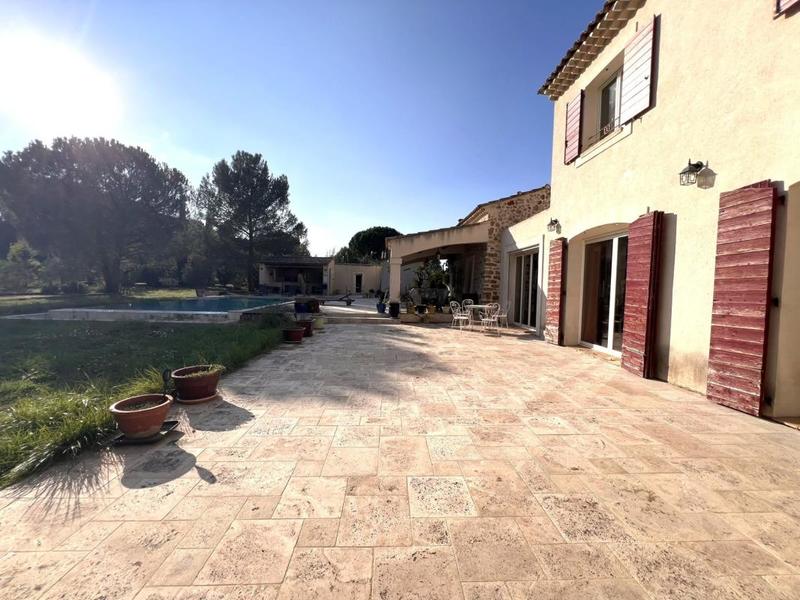Villa - 269 m² - 8 pièces