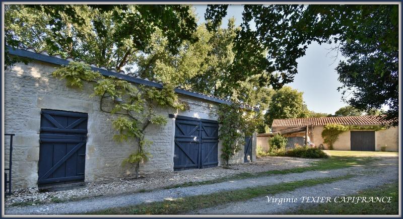 Longère - 327 m² - 10 pièces