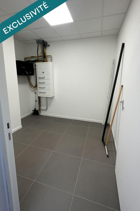 Local commercial - 160 m² - 2 pièces