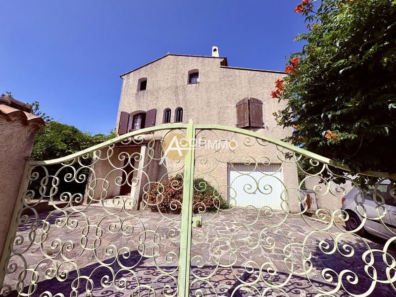 Maison - 200 m² - 6 pièces