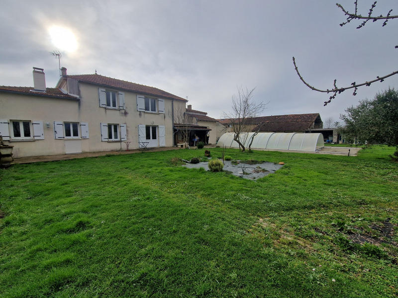 Maison - 295 m² - 10 pièces