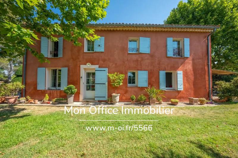 Maison - 270 m² - 6 pièces