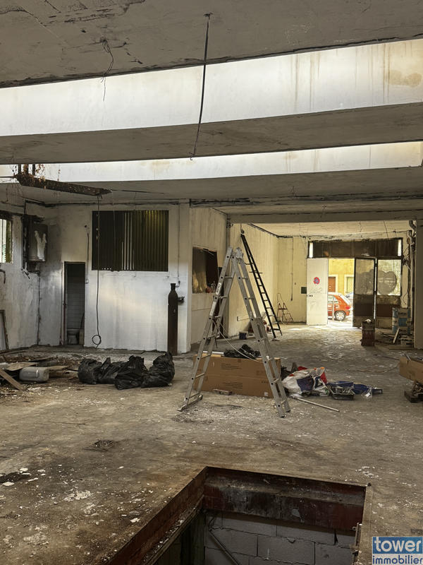 Entrepôt - 187 m²