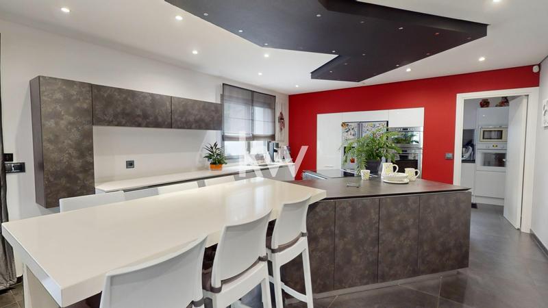 Maison - 309 m² - 10 pièces