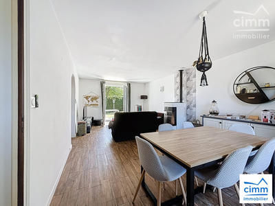 Maison traditionnelle - 112 m² - 6 pièces