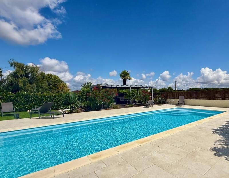 Propriété - 280 m² - 15 pièces