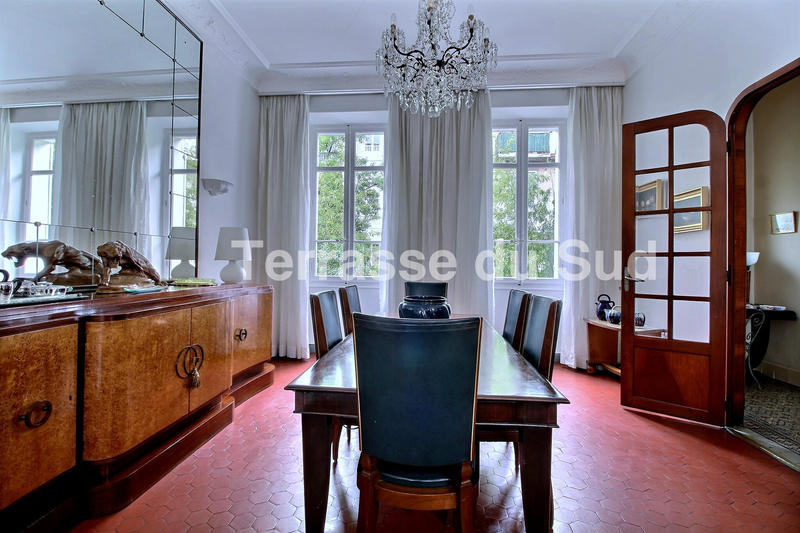 Maison - 218 m² - 7 pièces