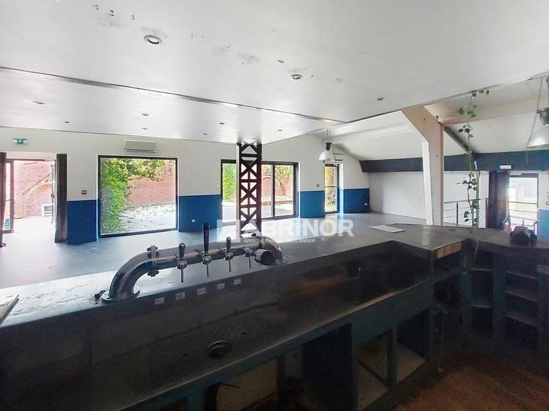 Services - 220 m² - 4 pièces