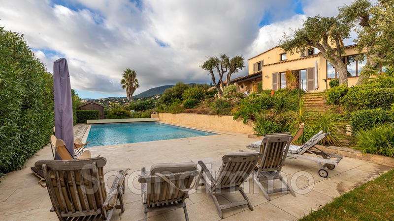 Maison - 180 m² - 5 pièces