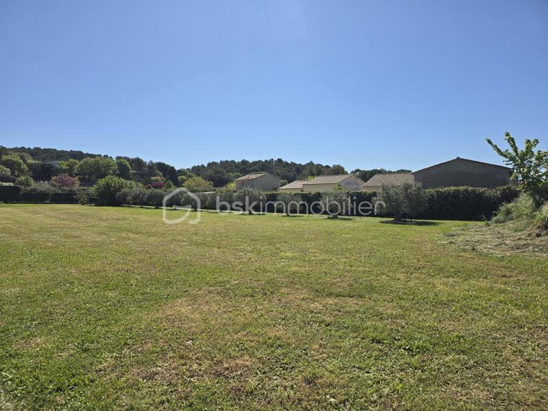 Terrain - 1 700 m²