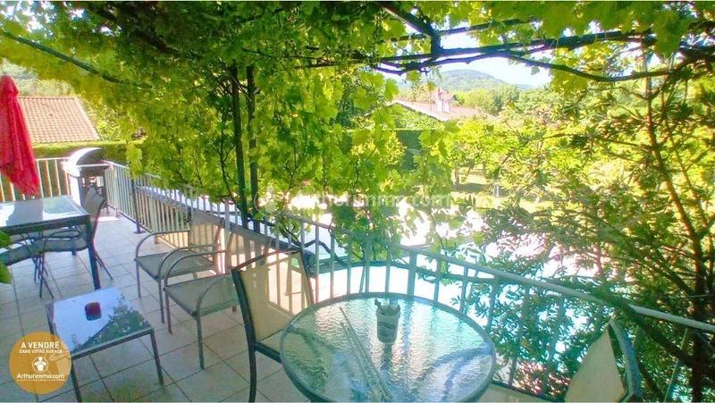 Maison - 202 m² - 7 pièces