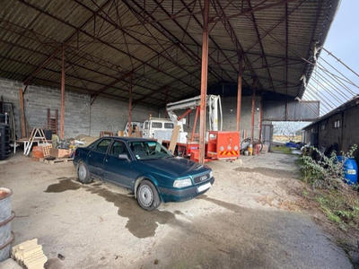 Hangar - 180 m² - 1 pièce