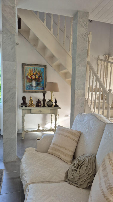 Maison - 247 m² - 8 pièces