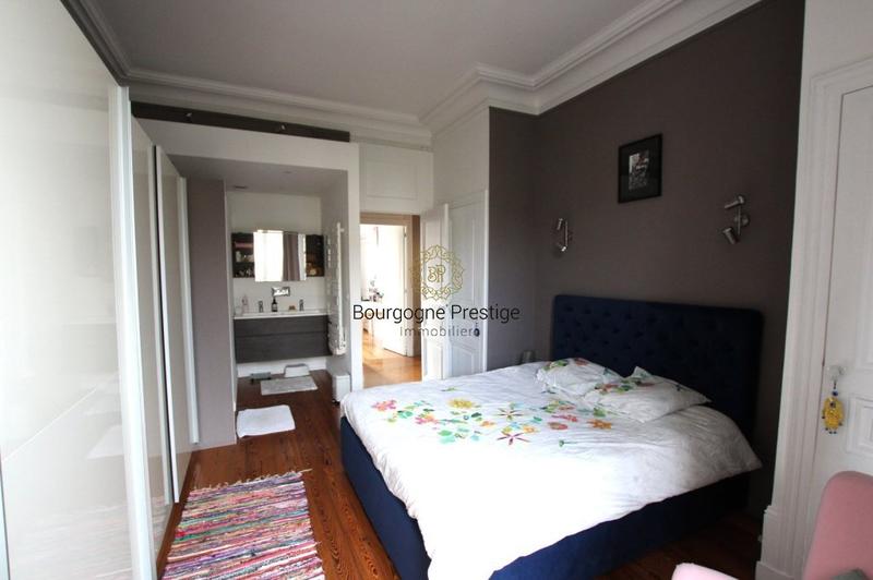 Appartement - 177 m² - 6 pièces