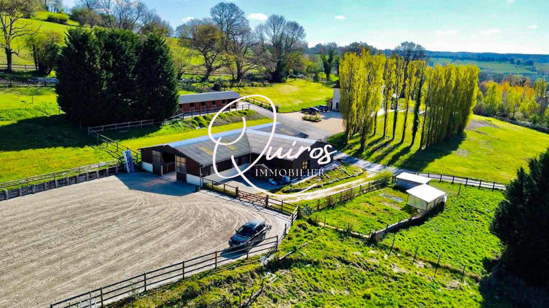 Maison - 318 m² - 11 pièces