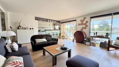 Appartement - 117 m² - 6 pièces