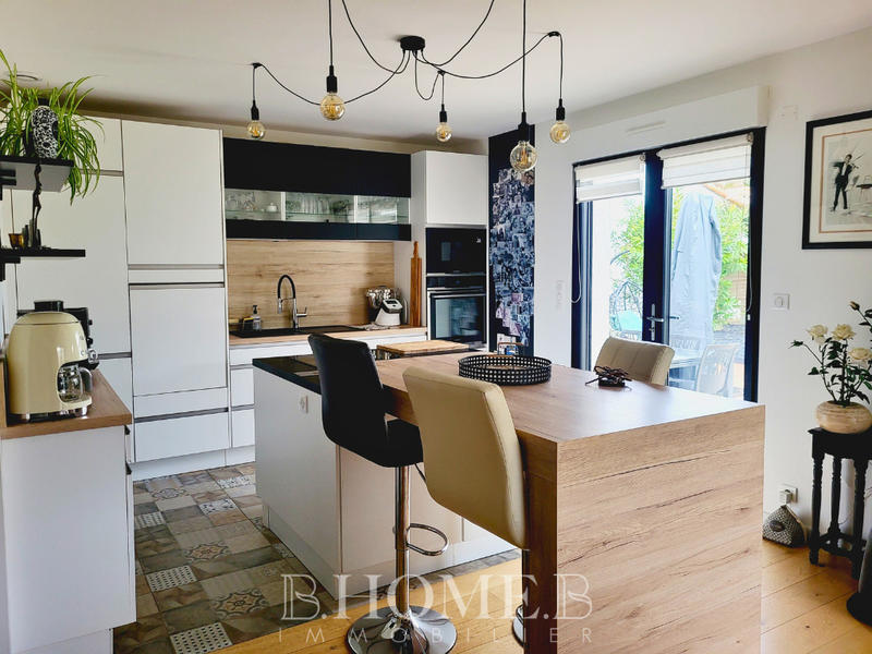 Maison - 212 m² - 10 pièces