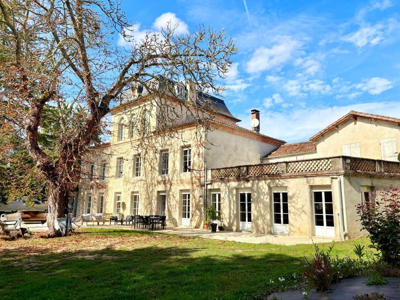 Château - 451 m² - 14 pièces