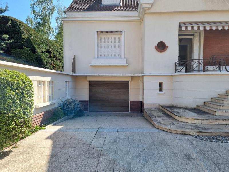 Maison - 331 m² - 7 pièces