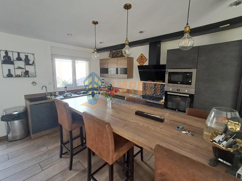 Maison - 208 m² - 5 pièces