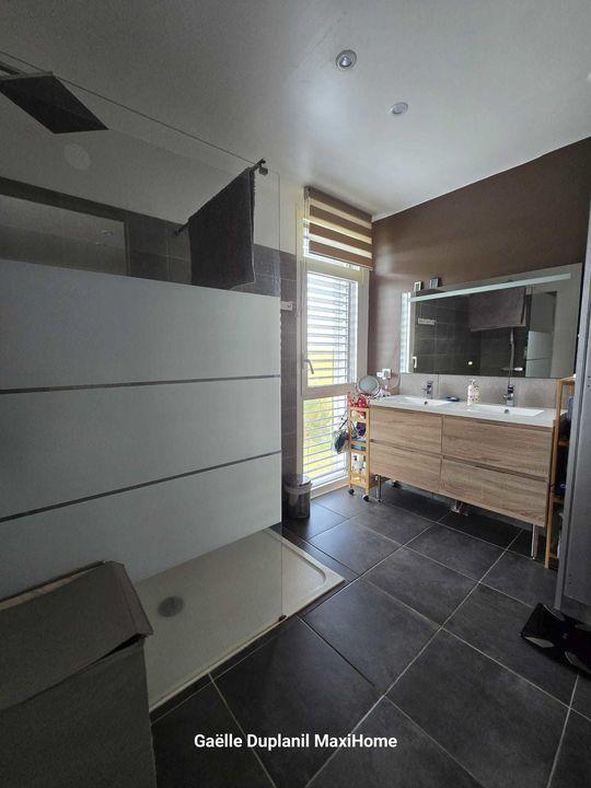 Propriété - 206 m² - 9 pièces