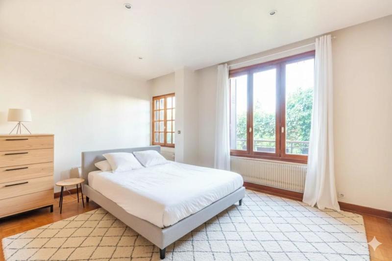 Maison - 183 m² - 9 pièces