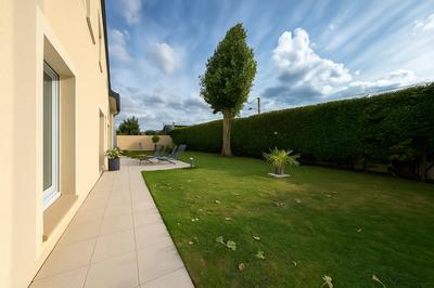 Maison - 222 m² - 8 pièces