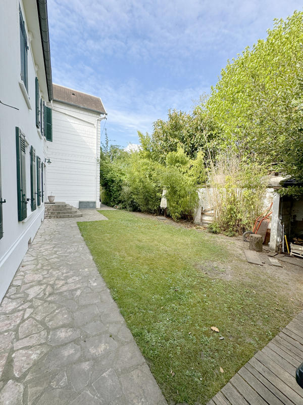 Maison - 209 m² - 8 pièces