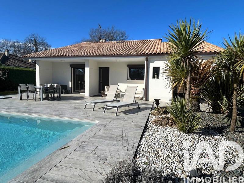 Maison - 213 m² - 7 pièces