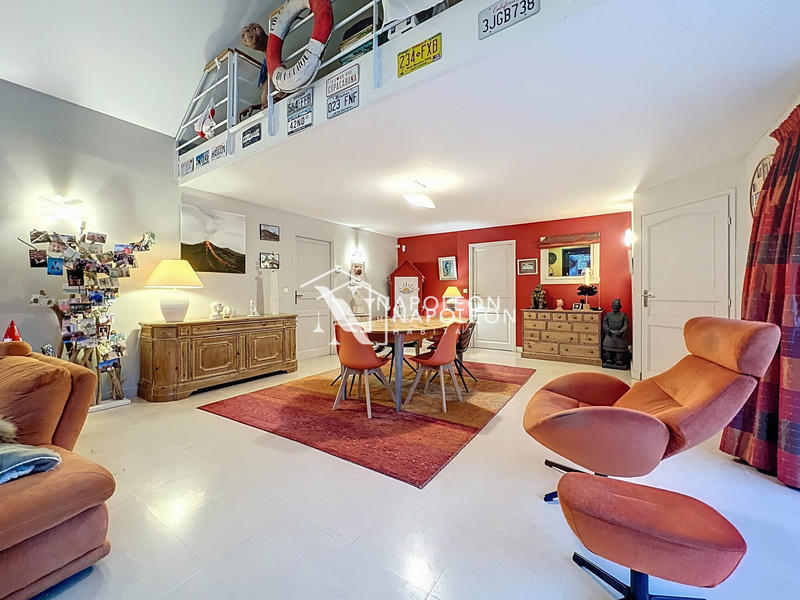 Maison - 200 m² - 6 pièces