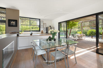 Villa - 295 m² - 10 pièces