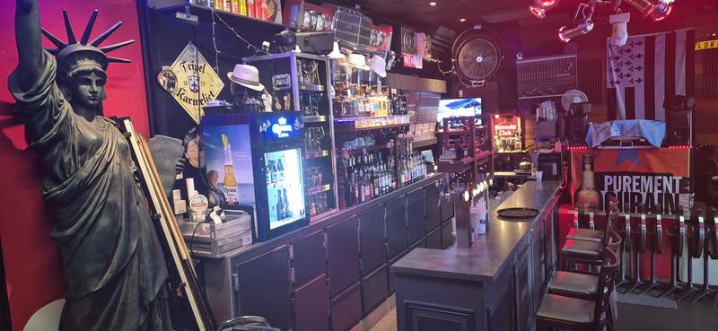 Local commercial - 85 m² - 2 pièces