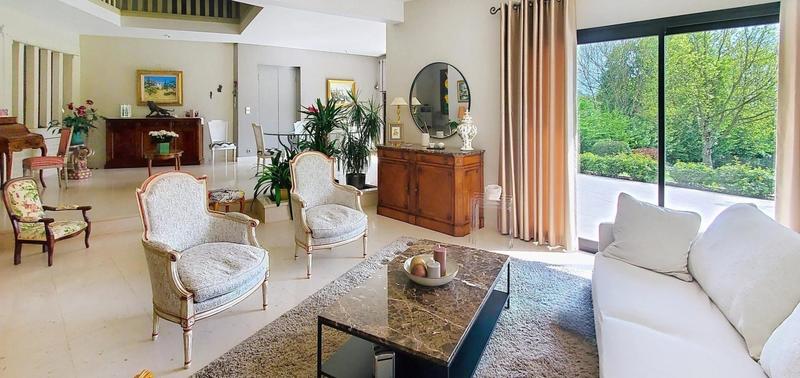 Maison - 255 m² - 8 pièces