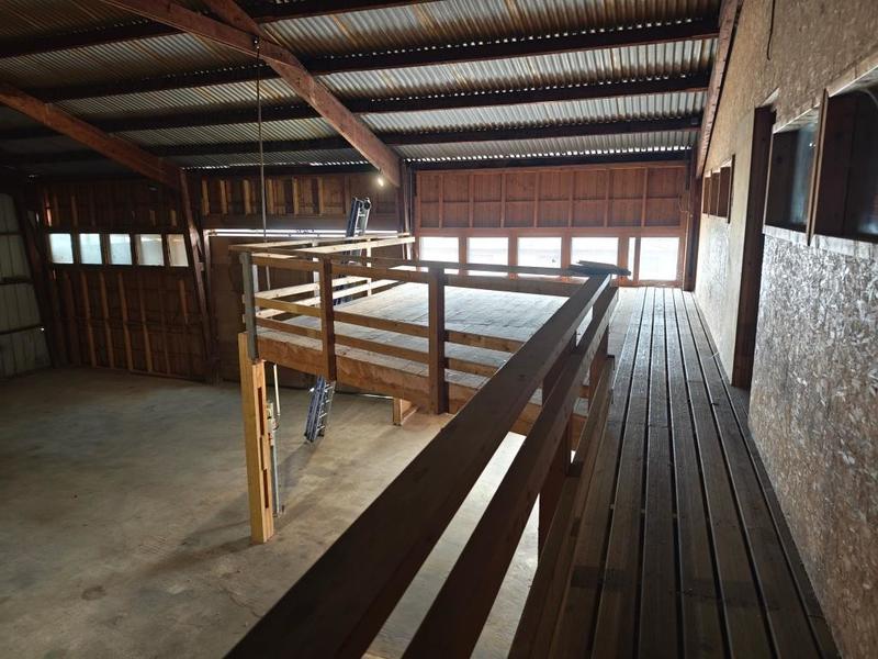 Local d'activité / Entrepôt - 180 m² - 6 pièces