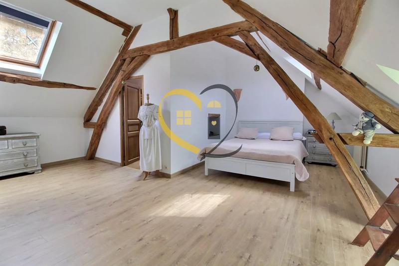 Maison - 243 m² - 7 pièces