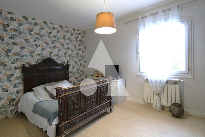 Maison - 219 m² - 7 pièces