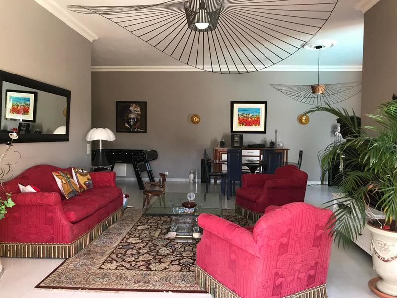 Maison - 243 m² - 4 pièces