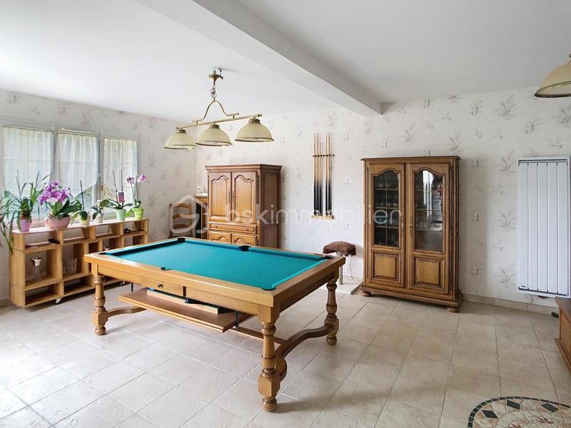 Maison traditionnelle - 197 m² - 8 pièces