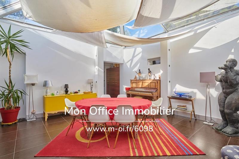 Villa - 240 m² - 6 pièces