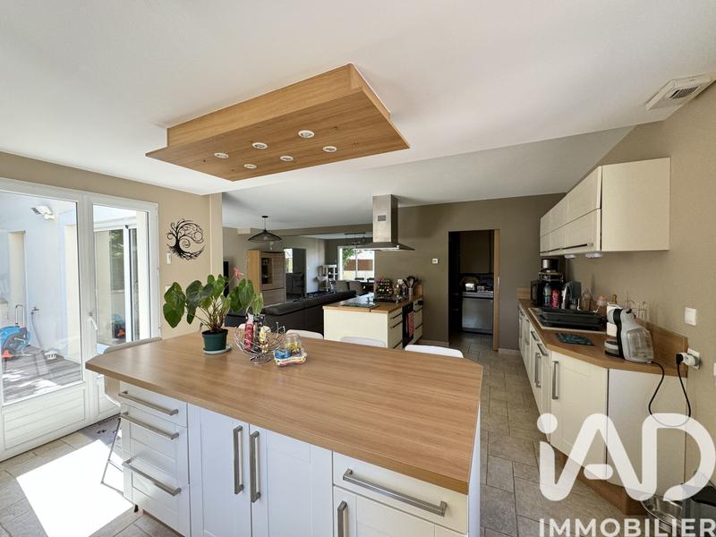 Maison - 255 m² - 10 pièces