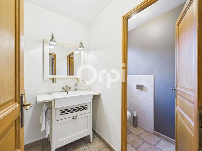 Maison - 220 m² - 7 pièces